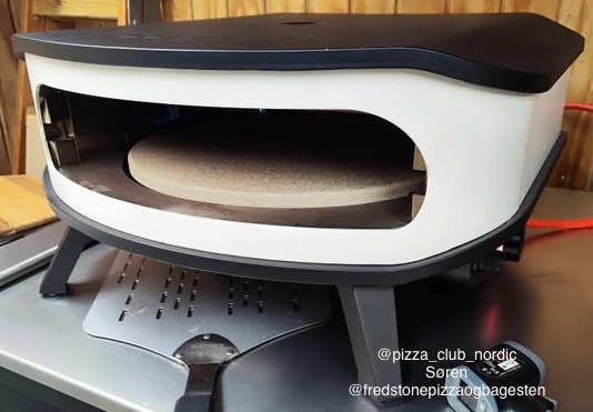 Pizzasten Til Cozze 17" Pizzaovn Med Roterbar Pizzasten fra Fredstone